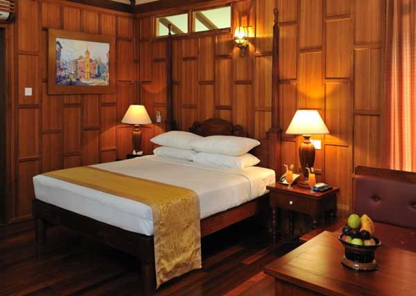 Myanmar by Rail Pyin OO Iwin Hotel
