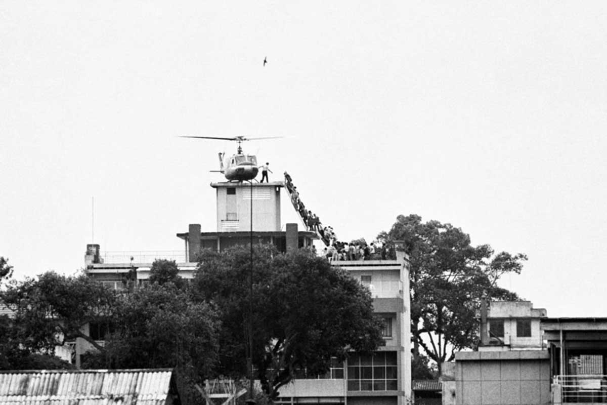 Hubert Van Es - US Evacuation, Saigon (1975)
