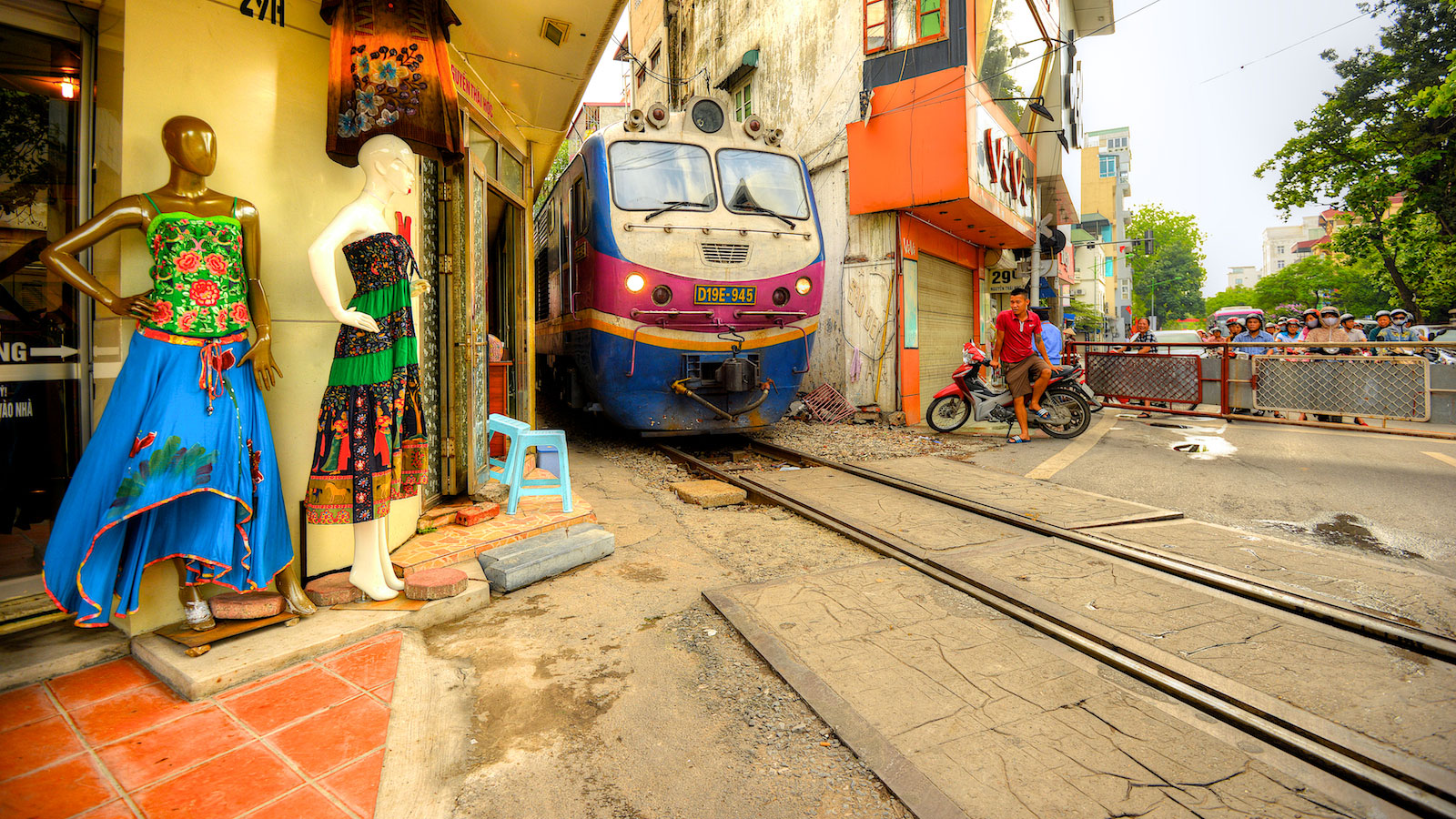 On The Tracks Tour - Photographed by Kana Baroda